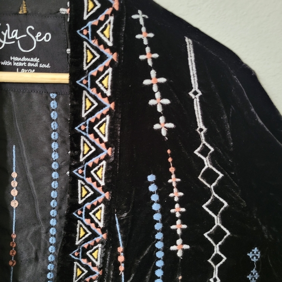 ANTHROPOLOGIE KYLA SEO Crushedd Velvet Embroidered Open Jacket - Picture 9 of 9